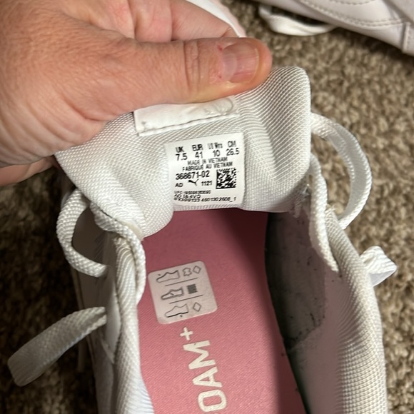 Puma Women’s US 10 shoe in white - Picture 3 of 4